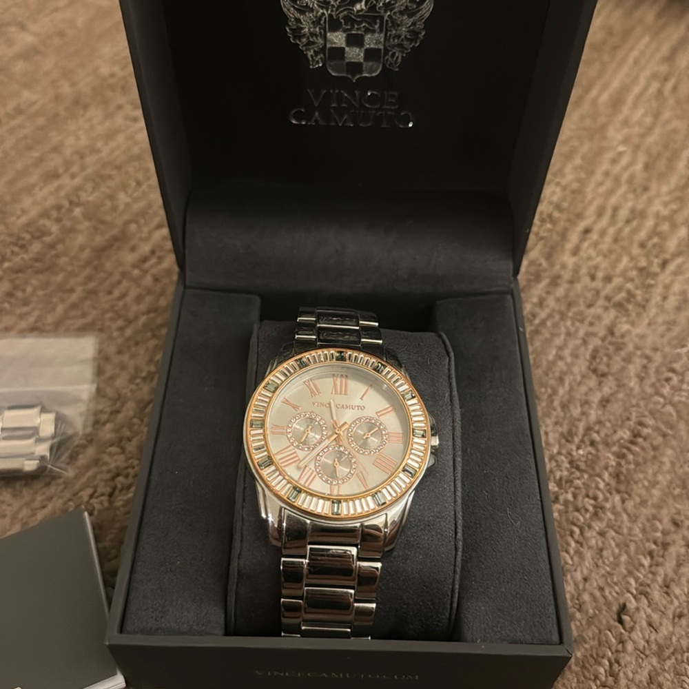 VINCE CAMUTO VC/5159GYRT Women's Swarovski Accented 42mm Watch